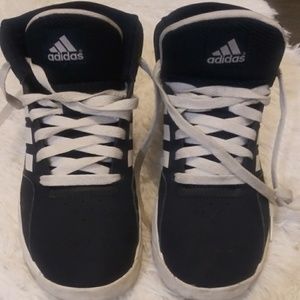 Unisex Adidas tennis shoes